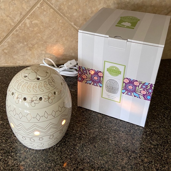 🆕 | Scentsy Eggs-Press Yourself Warmer NIB - Picture 9 of 9